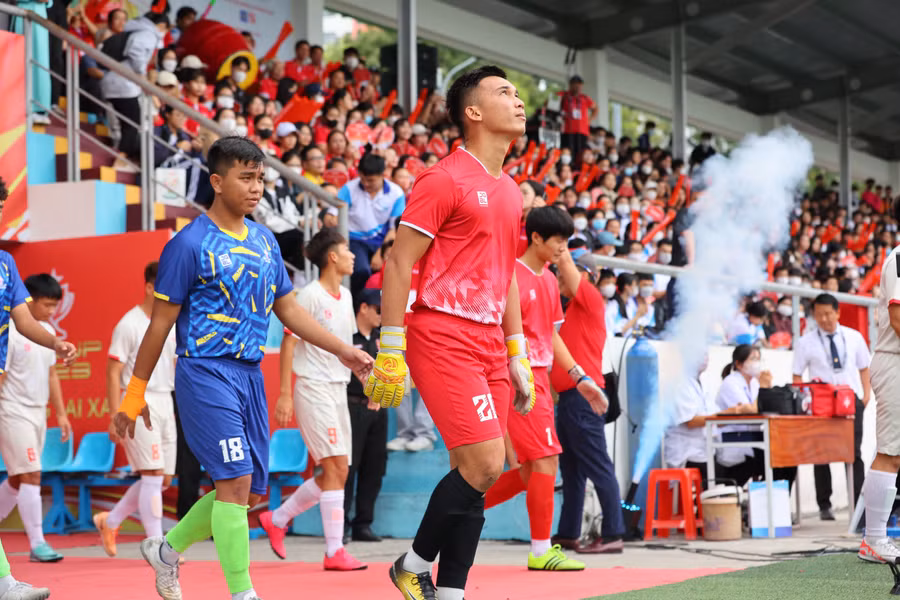 Hai đội ra sân tại trận chung kết. Ảnh: BTC.