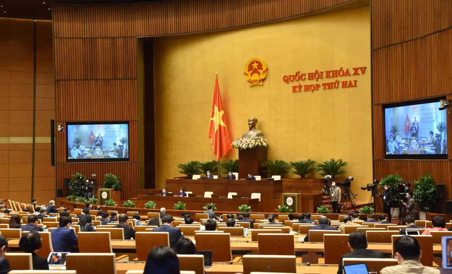 Quốc hội thảo luận trực tuyến tại điểm cầu Nhà Quốc hội. Ảnh Quang Khánh