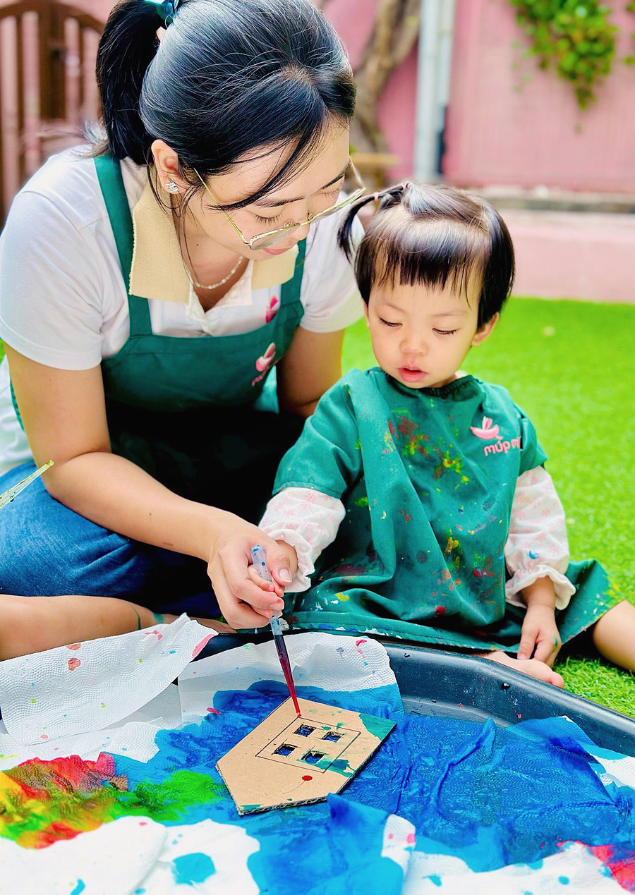 Tình yêu thương và sự ấm áp là nền tảng và giá trị cốt lõi, xuyên suốt các hoạt động của Trường Mầm non Múp Míp. Ảnh: NTCC