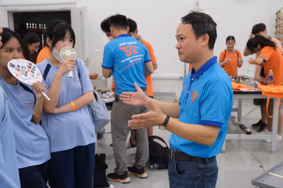 Học sinh THPT trải nghiệm học tập tại Trường Đại học Việt Đức. Ảnh: VGU