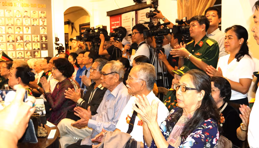 Các đại biểu tham gia lễ công bố thành lập Bảo tàng Biệt động Sài Gòn - Gia Định. (Ảnh: Bảo tàng Biệt động Sài Gòn - Gia Định) Các đại biểu tham gia lễ công bố thành lập Bảo tàng Biệt động Sài Gòn - Gia Định. (Ảnh: Bảo tàng Biệt động Sài Gòn - Gia Định)