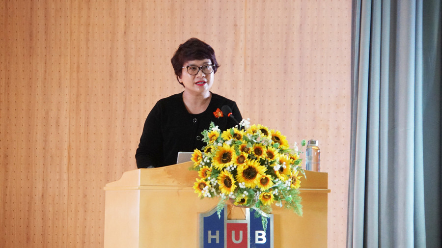 Bà Nguyễn Thu Thủy, Vụ trưởng Vụ Giáo dục đại học (Bộ GD&ĐT) báo cáo công tác tuyển sinh năm 2023 và triển khai công tác tuyển sinh năm 2024. Ảnh: Mạnh Tùng Bà Nguyễn Thu Thủy, Vụ trưởng Vụ Giáo dục đại học (Bộ GD&ĐT) báo cáo công tác tuyển sinh năm 2023 và triển khai công tác tuyển sinh năm 2024. Ảnh: Mạnh Tùng