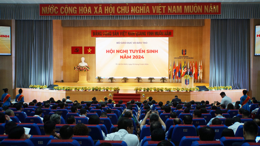 Thứ trưởng Hoàng Minh Sơn phát biểu kết luận hội nghị. Ảnh: Mạnh Tùng Thứ trưởng Hoàng Minh Sơn phát biểu kết luận hội nghị. Ảnh: Mạnh Tùng