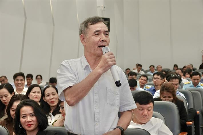 TS Lê Trường Tùng, Chủ tịch Hội đồng Trường Đại học FPT nêu ý kiến tại hội nghị. Ảnh: Trung tâm Truyền thông và sự kiện, Bộ GD&amp;ĐT.