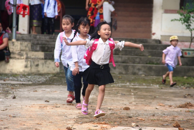 Háo hức khi tới trường.