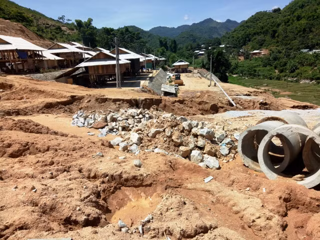 Ống cống thoát nước cũng chưa được lắp đặt.