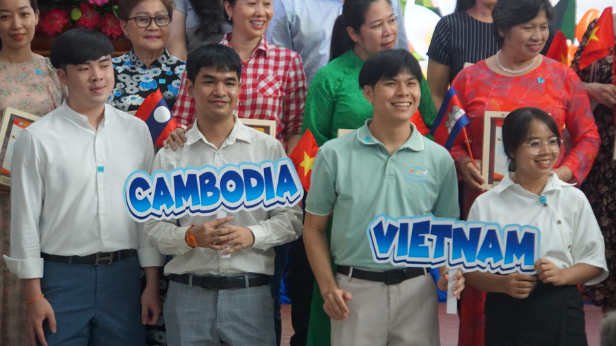 Chương trình “Gia đình Việt với sinh viên Lào, Campuchia đang học tập tại TPHCM" năm nay có 162 sinh viên tham gia. Ảnh: Mạnh Tùng Chương trình “Gia đình Việt với sinh viên Lào, Campuchia đang học tập tại TPHCM" năm nay có 162 sinh viên tham gia. Ảnh: Mạnh Tùng