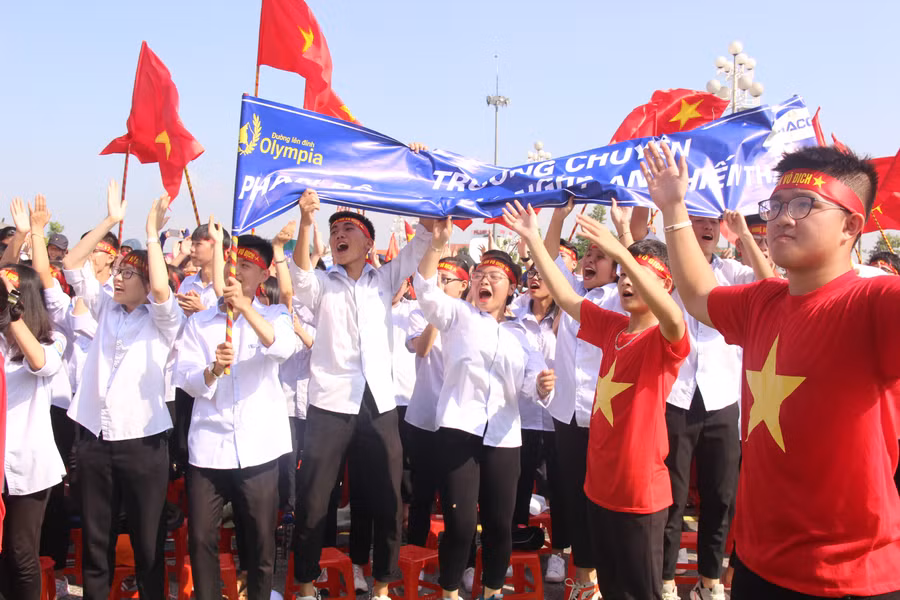 Rồi vỡ òa hạnh phúc chiến thắng.