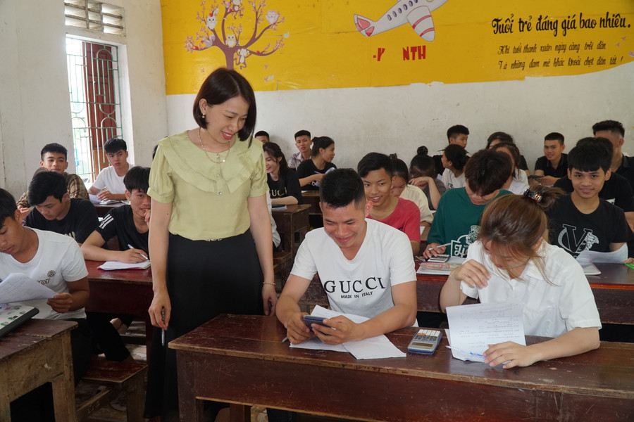 Giờ học của cô trò Trường THPT Ngô Trí Hòa (huyện Diễn Châu, Nghệ An). Ảnh: Hồ Lài. Giờ học của cô trò Trường THPT Ngô Trí Hòa (huyện Diễn Châu, Nghệ An). Ảnh: Hồ Lài.