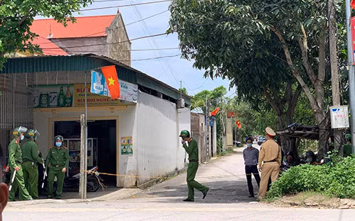 Lực lượng công an phong tỏa hiện trường vụ nổ súng.