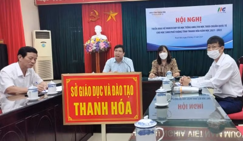 PGS.TS.Trần Văn Thức- Giám đốc Sở GD&amp;ĐT Thanh Hóa trao đổi ý kiến tại hội nghị.