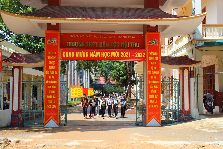 Học sinh Trường THPT DTNT tỉnh Thanh Hóa vui tươi trong ngày đầu tuần.