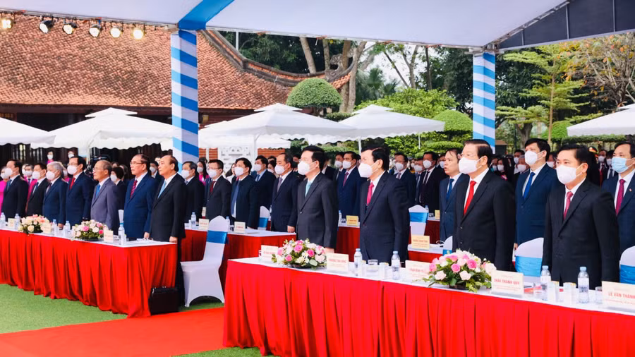 Lãnh đạo Đảng, Nhà nước cùng các đại biểu tại buổi lễ Kỷ niệm 60 năm Bác Hồ về thăm quê lần thứ 2.