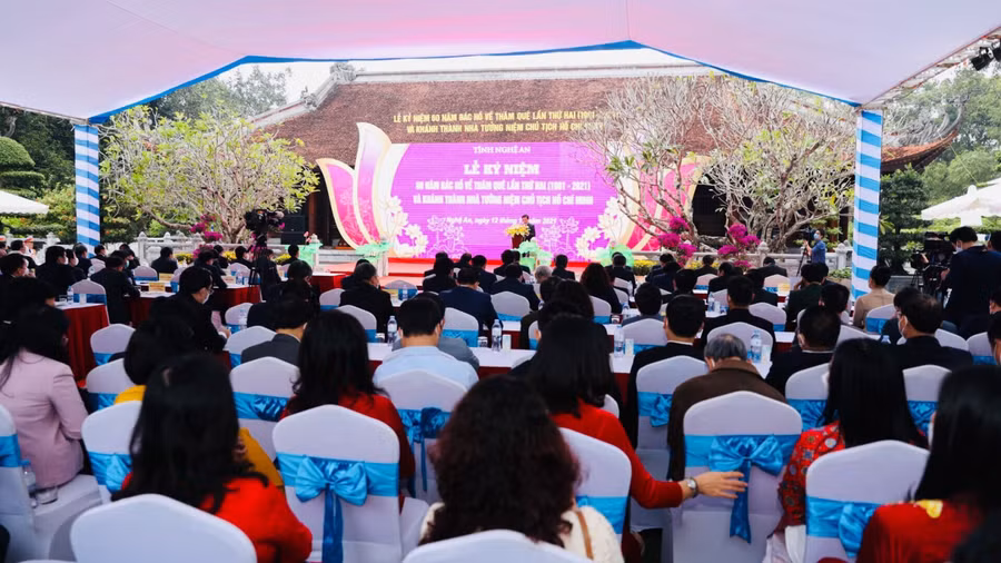 Buổi lễ được tổ chức tại Khu di tích lịch sử quốc gia đặc biệt Kim Liên (huyện Nam Đàn, Nghệ An)