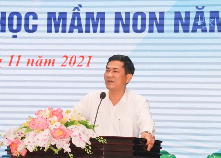 Ông Thái Văn Thành - Giám đốc Sở GD&amp;ĐT Nghệ An phát biểu tại lễ khai mạc.