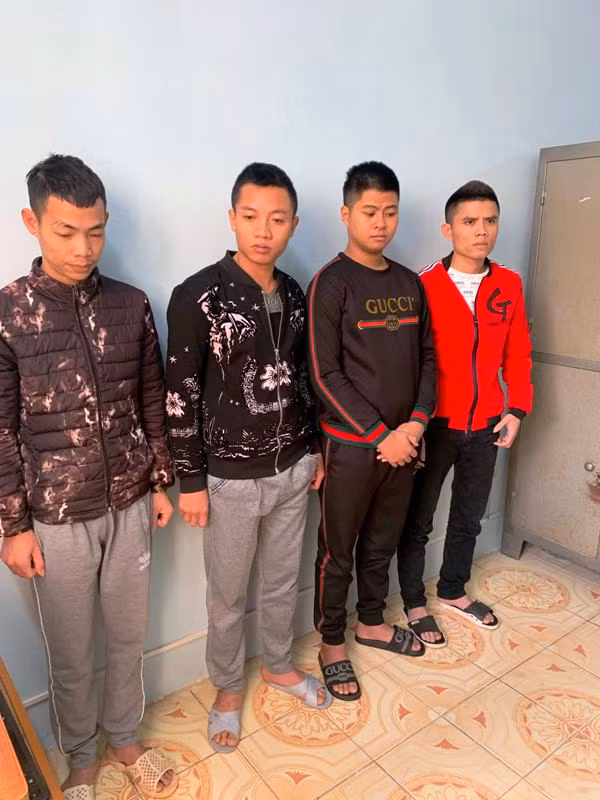 4 đối tượng tổ chức đánh bạc (từ trái qua phải): Việt, Mạnh, Thắng, Hoàng trong vụ án. Ảnh: Công an Thanh Hóa cung cấp