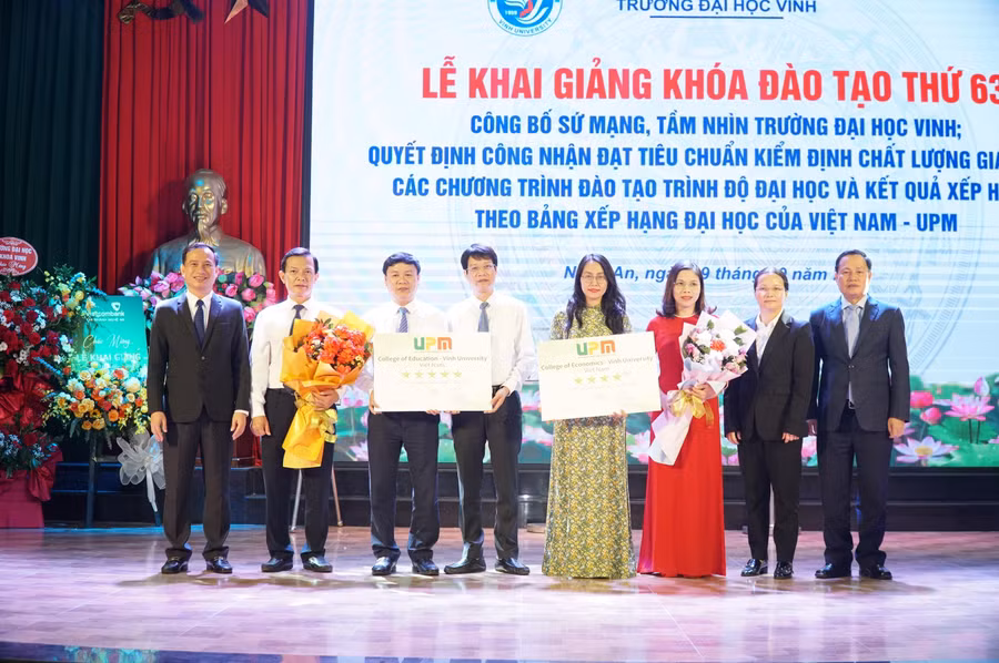 Công bố các trường trực thuộc Trường ĐH Vinh đạt tiêu chuẩn 5 sao, 4 sao Plus theo định hướng ứng dụng và định hướng nghiên cứu theo Bảng xếp hạng đại học của Việt Nam - UPM. Công bố các trường trực thuộc Trường ĐH Vinh đạt tiêu chuẩn 5 sao, 4 sao Plus theo định hướng ứng dụng và định hướng nghiên cứu theo Bảng xếp hạng đại học của Việt Nam - UPM.