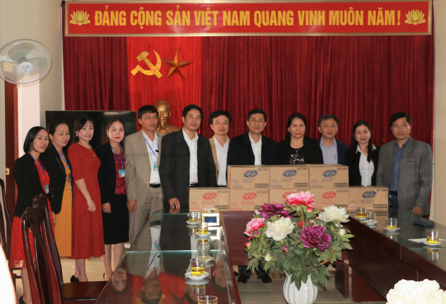 Ngành giáo dục Nghệ An tặng 5.000 bánh xà phòng rửa tay cho 5 huyện miền núi cao