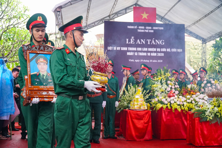 Lễ di quan các liệt sĩ đến nơi an táng