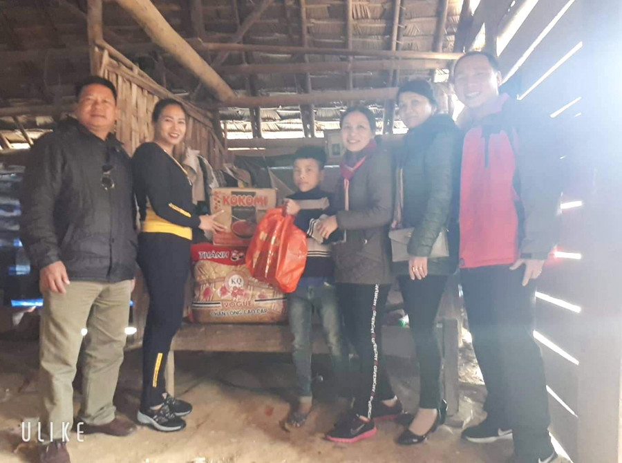 Sự quan tâm của thầy cô và nhà trường cũng là động lực cho các em vượt khó khăn tiếp tục đến trường Sự quan tâm của thầy cô và nhà trường cũng là động lực cho các em vượt khó khăn tiếp tục đến trường