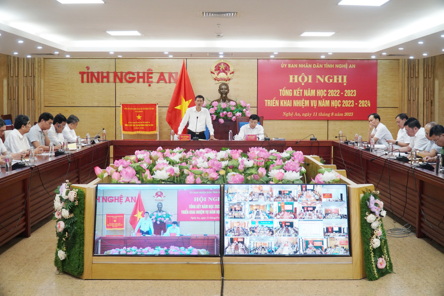 UBND tỉnh Nghệ An tổ chức Hội nghị trực tuyến Tổng kết năm học 2022-2023, quán triệt và triển khai một số nhiệm vụ năm học 2023-2024. Ảnh: Hồ Lài. UBND tỉnh Nghệ An tổ chức Hội nghị trực tuyến Tổng kết năm học 2022-2023, quán triệt và triển khai một số nhiệm vụ năm học 2023-2024. Ảnh: Hồ Lài.