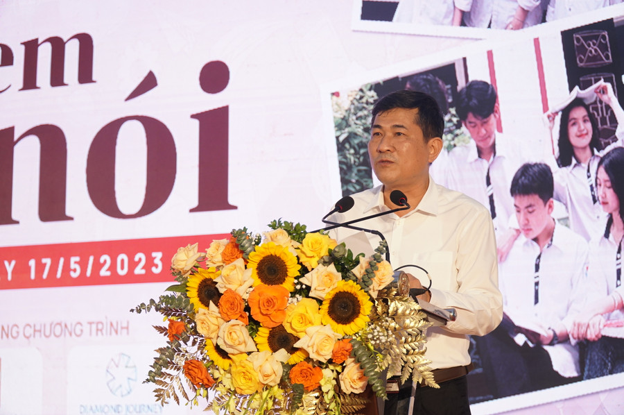 Ông Thái Văn Thành - Giám đốc Sở GD&amp;ĐT Nghệ An mong muốn mỗi học sinh hãy chọn cho mình một triết lý sống. Ảnh: Hồ Lài.