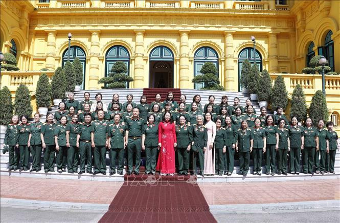 Phó Chủ tịch nước Võ Thị Ánh Xuân với các đại biểu. Ảnh: An Đăng/TTXVN