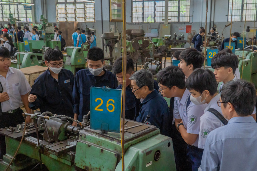 Học sinh tham gia ngày hội tư vấn tuyển sinh tại Trường Đại học Sư phạm Kỹ thuật TPHCM, tháng 1/2024. Ảnh: HCMUTE Học sinh tham gia ngày hội tư vấn tuyển sinh tại Trường Đại học Sư phạm Kỹ thuật TPHCM, tháng 1/2024. Ảnh: HCMUTE