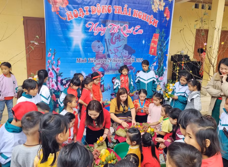 Trường Tiểu học Lượng Minh (huyện Tương Dương, Nghệ An) tổ chức tết sớm cho học sinh dân tộc Thái, Khơ Mú...
