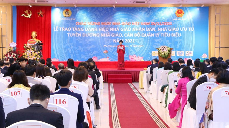 Vinh danh các nhà giáo cán bộ quản lý tiêu biểu năm 2021