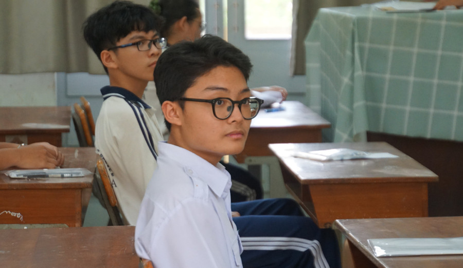 Thí sinh dự thi tốt nghiệp THPT tại điểm thi Trường THPT chuyên Trần Đại Nghĩa, TPHCM. Ảnh: Mạnh Tùng