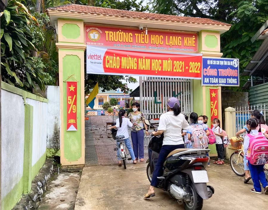 Ngày 6/9, nhiều trường học vùng cao Nghệ An đã đón học sinh trở lại trường