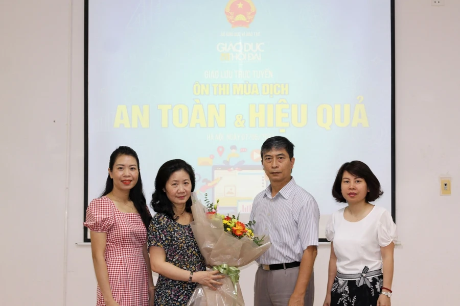 Giao lưu trực tuyến “Ôn thi mùa dịch: An toàn, hiệu quả”