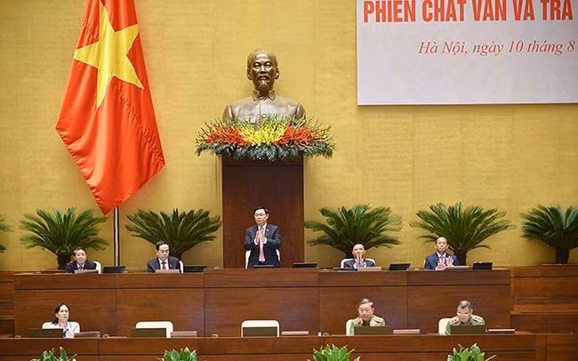 Chủ tịch Quốc hội Vương Đình Huệ chủ trì Phiên họp thứ 14 của Ủy ban Thường vụ Quốc hội khóa XV. Ảnh: Quochoi.vn. 