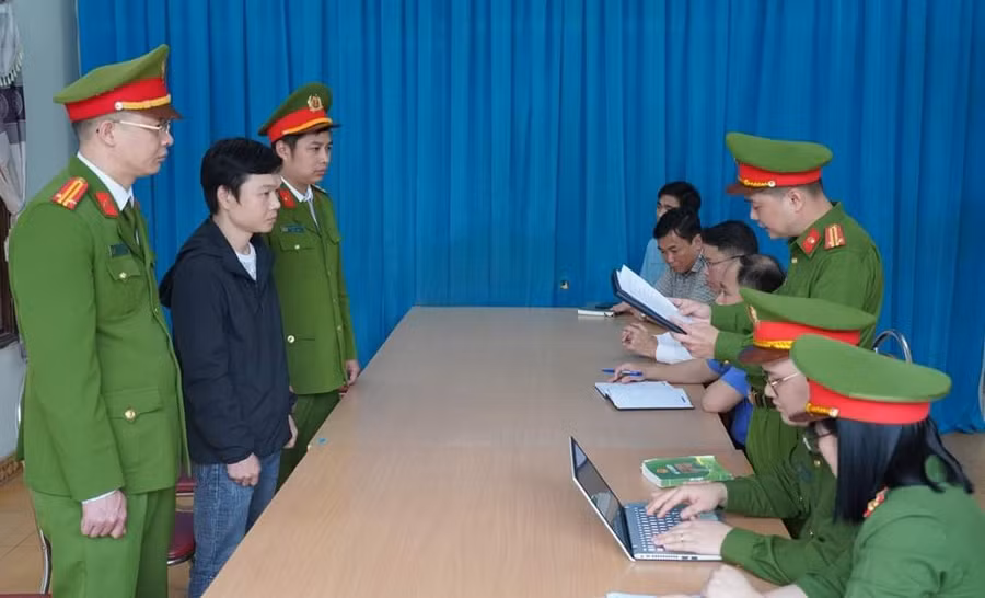 Bắt giữ một nhân viên Trung tâm Đăng kiểm xe cơ giới Hà Giang