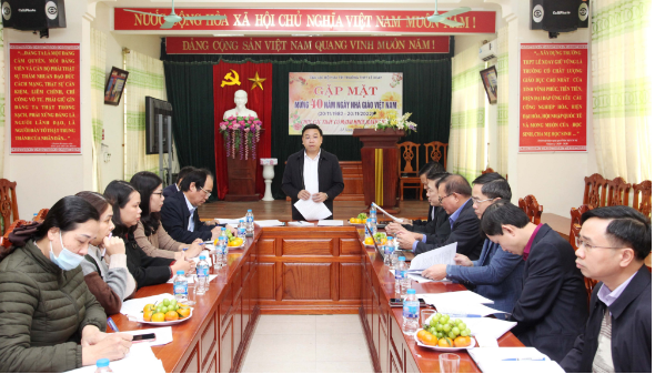 Phó trưởng Đoàn ĐBQH tỉnh Vĩnh Phúc Nguyễn Văn Mạnh phát biểu tại buổi khảo sát về đổi mới chương trình, SGK ở Trường THPT Lê Xoay huyện Vĩnh Tường.