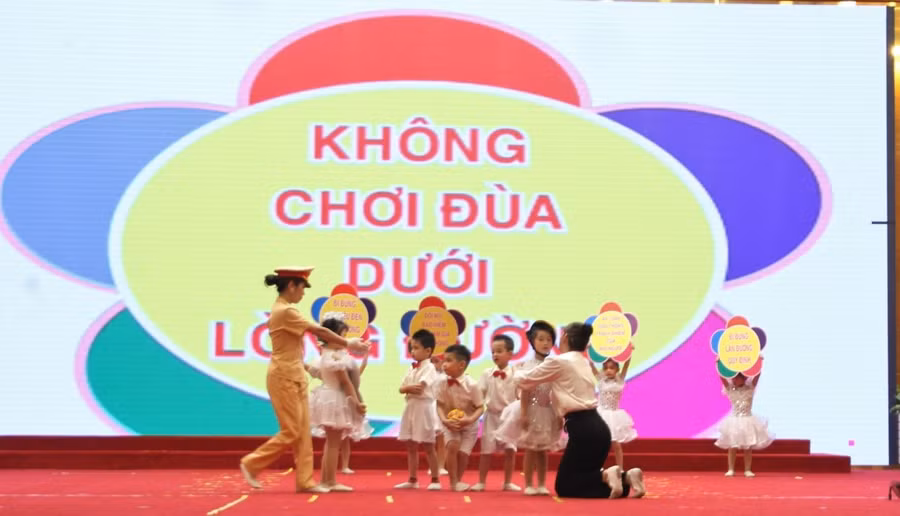 Giáo dục an toàn giao thông cho trẻ mẫu giáo 3 - 5 tuổi thông qua hoạt động âm nhạc.