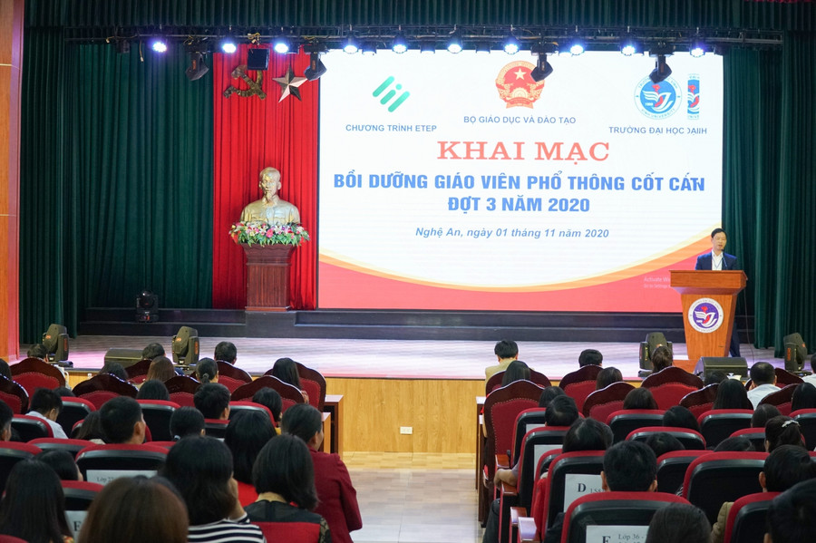 Trường ĐH Vinh khai mạc bồi dưỡng giáo viên phổ thông cốt cán THCS.
