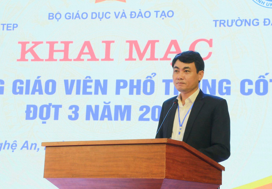 TS. Trần Bá Tiến - Phó Hiệu trưởng Trường ĐH Vinh phát biểu tại khai mạc TS. Trần Bá Tiến - Phó Hiệu trưởng Trường ĐH Vinh phát biểu tại khai mạc