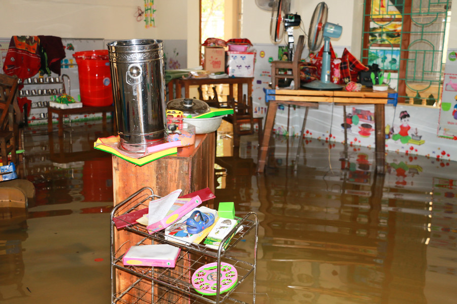 Phần lớn thiết bị dạy học, sinh hoạt bán trú của Trường Mầm non Thanh Hà đã bị thiệt hại.