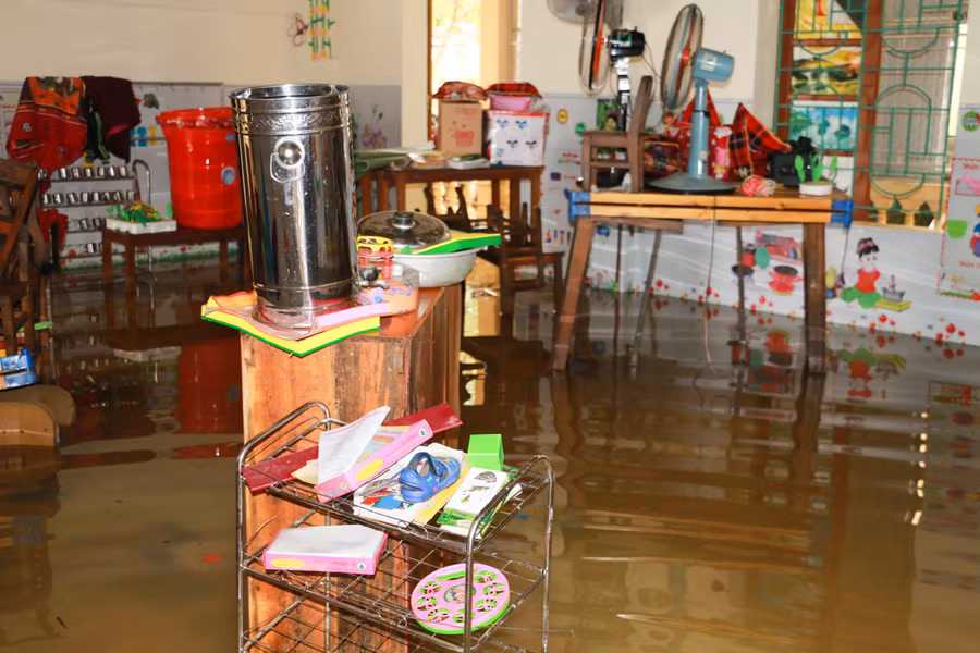 Phần lớn thiết bị dạy học, sinh hoạt bán trú của Trường Mầm non Thanh Hà đã bị thiệt hại.