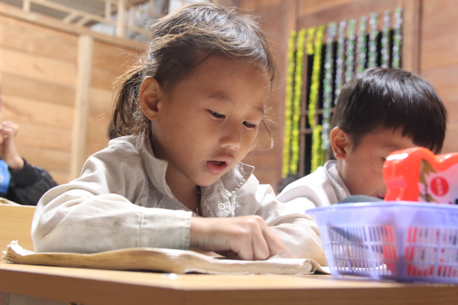 Mục đích của phong trào "tiếng trống học bài" là tăng cường tiếng Việt, phụ đạo kiến thức cho học sinh dân tộc thiểu số