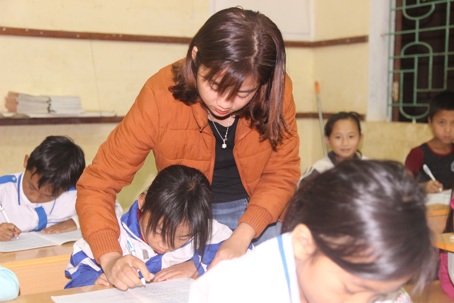 Việc hướng dẫn, quản lý học sinh, tổ chức các hoạt động trên lớp vào buổi tối hoàn toàn từ tâm huyết, tự nguyện của giáo viên