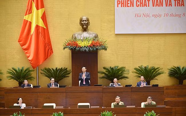 Chủ tịch Quốc hội Vương Đình Huệ chủ trì Phiên họp. Ảnh: Quochoi.vn