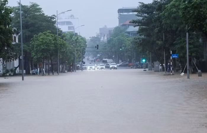 Mưa lớn gây ngập tại Vĩnh Yên (Vĩnh Phúc). 