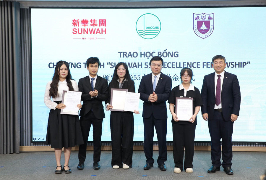 Trao học bổng thạc sĩ cho các sinh viên xuất sắc vnu-trien-lam-giao-duc-dai-hoc-trung-quoc-18.jpg