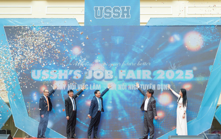 Kết nối hiệu quả giữa sinh viên, nhà trường và doanh nghiệp.