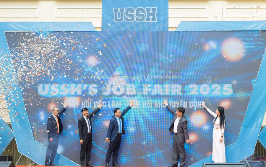 Kết nối hiệu quả giữa sinh viên, nhà trường và doanh nghiệp.