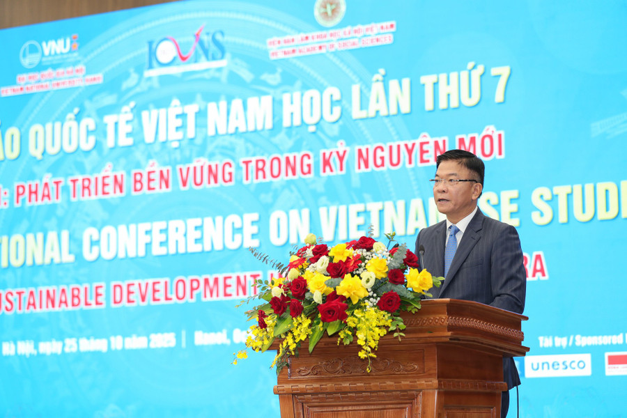 Phó Thủ tướng Lê Thành Long phát biểu tại Hội thảo. 2-vnu-pho-thu-tuong-le-thanh-long-1.jpg