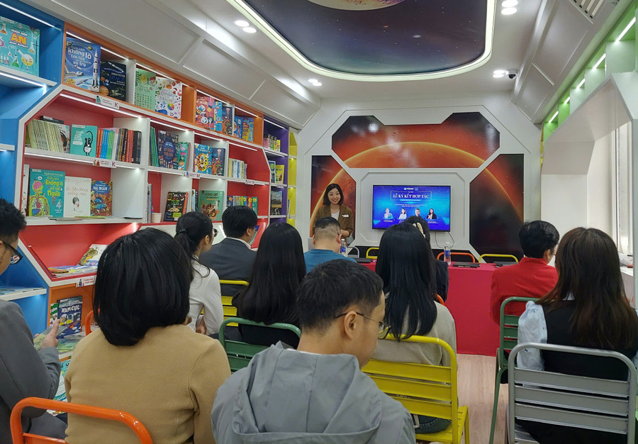 Chương trình tích hợp AI & STEM đầu tiên dành cho học sinh tại Hà Nội.